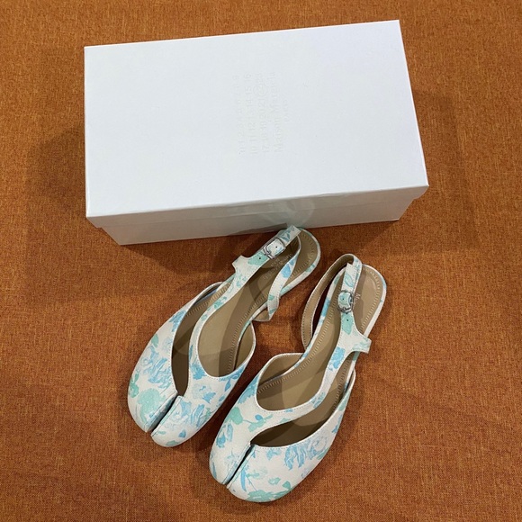 Maison Martin Margiela Shoes - Maison Martin Margiela Women’s Floral Split-Toe Slingback Flats